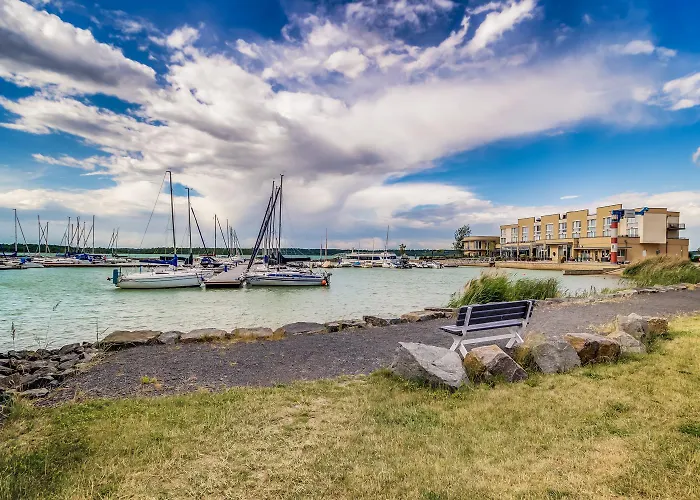 Lagovida Kapitaenskajuete A Am Stoermthaler Lejlighed Grosspoesna